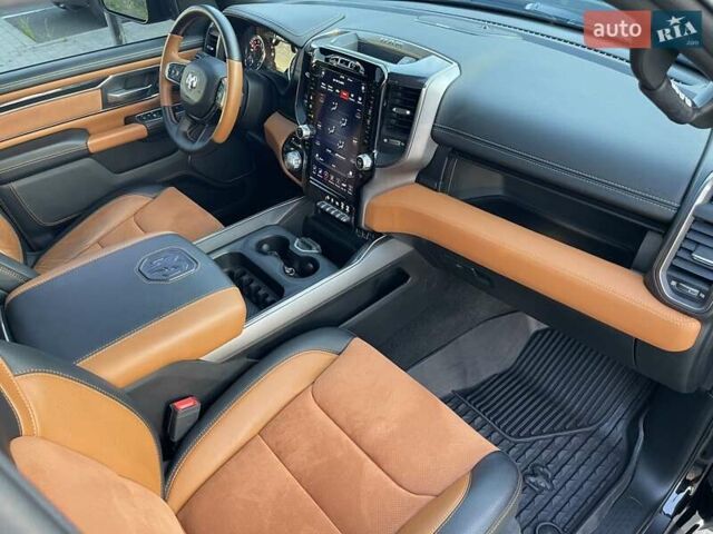 Черный Додж RAM 1500, объемом двигателя 5.7 л и пробегом 54 тыс. км за 79800 $, фото 89 на Automoto.ua