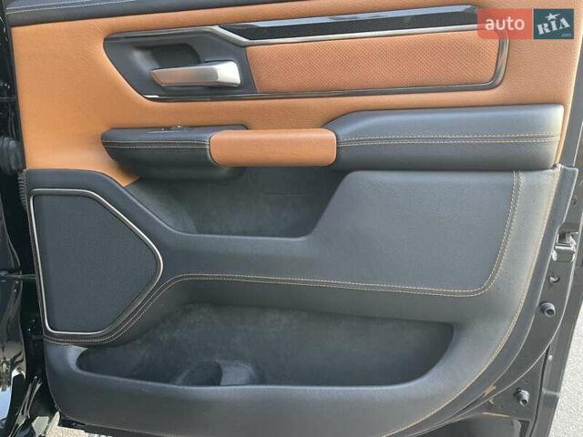 Черный Додж RAM 1500, объемом двигателя 5.7 л и пробегом 54 тыс. км за 79800 $, фото 95 на Automoto.ua