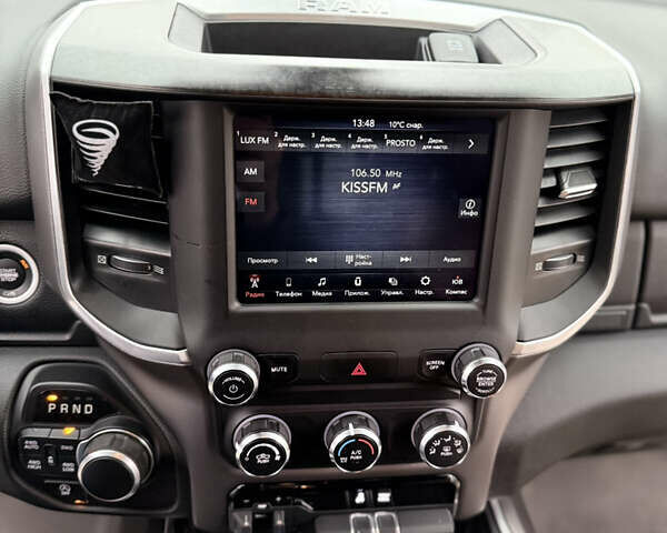 Черный Додж RAM 1500, объемом двигателя 5.7 л и пробегом 102 тыс. км за 49800 $, фото 15 на Automoto.ua