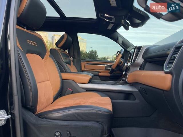 Черный Додж RAM 1500, объемом двигателя 5.7 л и пробегом 54 тыс. км за 79800 $, фото 90 на Automoto.ua