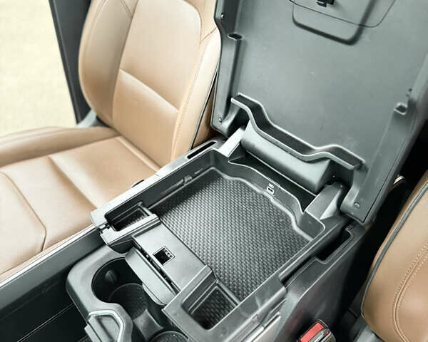 Черный Додж RAM 1500, объемом двигателя 5.7 л и пробегом 102 тыс. км за 49800 $, фото 18 на Automoto.ua