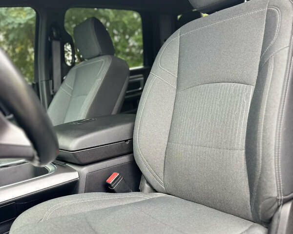 Додж RAM 1500 2021 в Киеве на Automoto.ua Черный Додж RAM 1500, объемом двигателя 3.6 л и пробегом 69 тыс. км за 29999 $, фото 10 на Automoto.ua