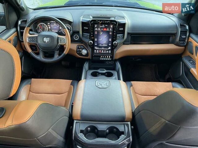 Черный Додж RAM 1500, объемом двигателя 5.7 л и пробегом 54 тыс. км за 79800 $, фото 49 на Automoto.ua