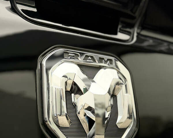 Черный Додж RAM 1500, объемом двигателя 5.7 л и пробегом 102 тыс. км за 49800 $, фото 9 на Automoto.ua