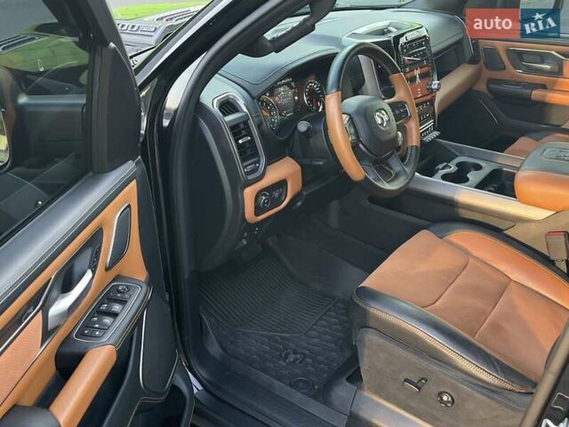 Черный Додж RAM 1500, объемом двигателя 5.7 л и пробегом 54 тыс. км за 79800 $, фото 116 на Automoto.ua