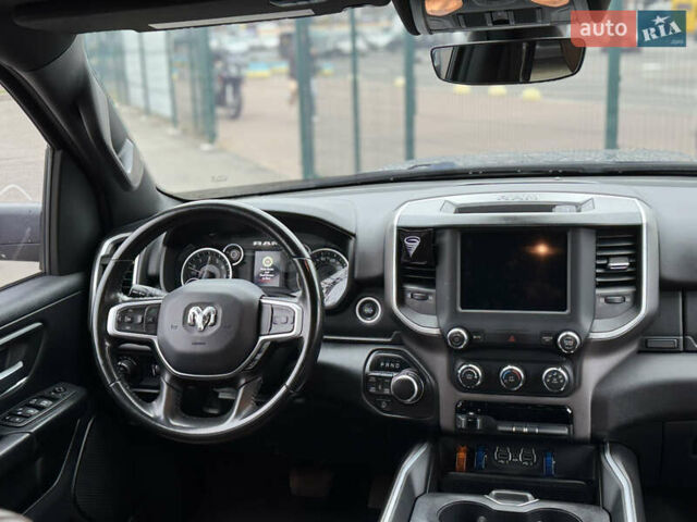 Черный Додж RAM 1500, объемом двигателя 5.7 л и пробегом 102 тыс. км за 49800 $, фото 12 на Automoto.ua