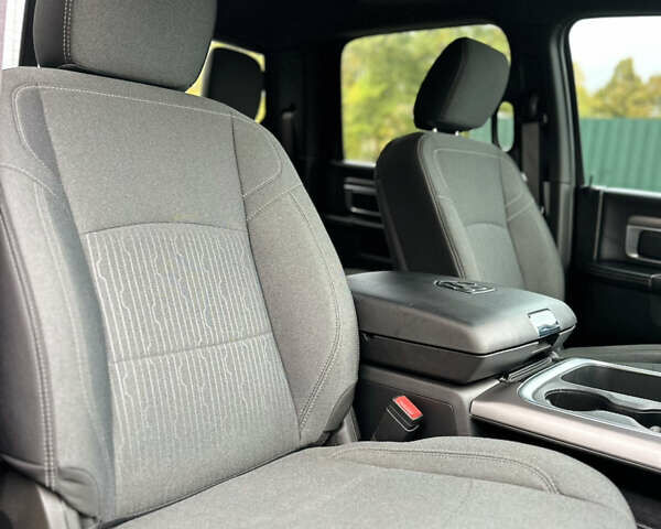 Додж RAM 1500 2021 в Киеве на Automoto.ua Черный Додж RAM 1500, объемом двигателя 3.6 л и пробегом 69 тыс. км за 29999 $, фото 9 на Automoto.ua