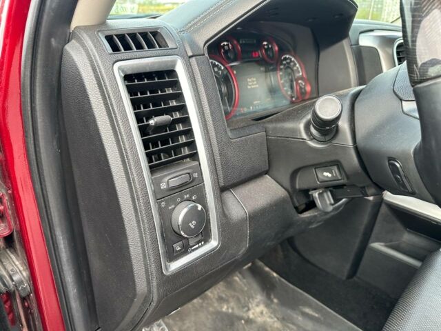 Красный Додж RAM 1500, объемом двигателя 5.7 л и пробегом 82 тыс. км за 32000 $, фото 13 на Automoto.ua