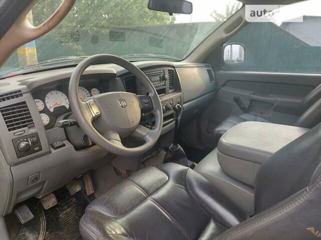 Красный Додж RAM 1500, объемом двигателя 5.7 л и пробегом 65 тыс. км за 9500 $, фото 10 на Automoto.ua