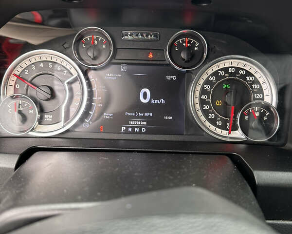Красный Додж RAM 1500, объемом двигателя 5.65 л и пробегом 163 тыс. км за 27000 $, фото 9 на Automoto.ua