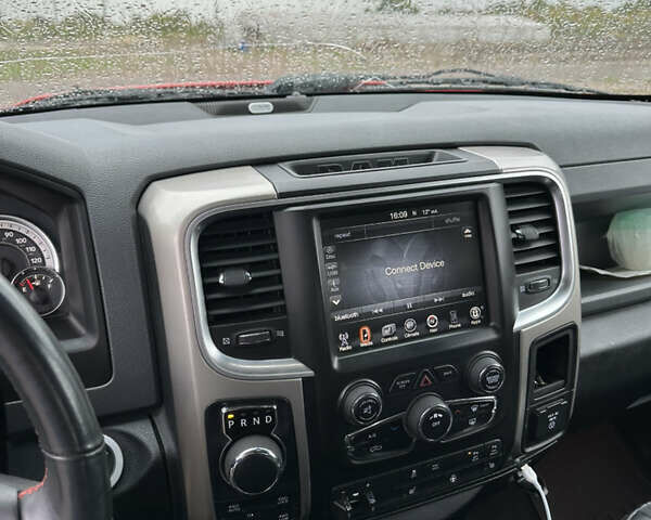 Красный Додж RAM 1500, объемом двигателя 5.65 л и пробегом 163 тыс. км за 27000 $, фото 7 на Automoto.ua