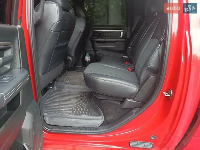 Красный Додж RAM 1500, объемом двигателя 5.65 л и пробегом 96 тыс. км за 35000 $, фото 30 на Automoto.ua