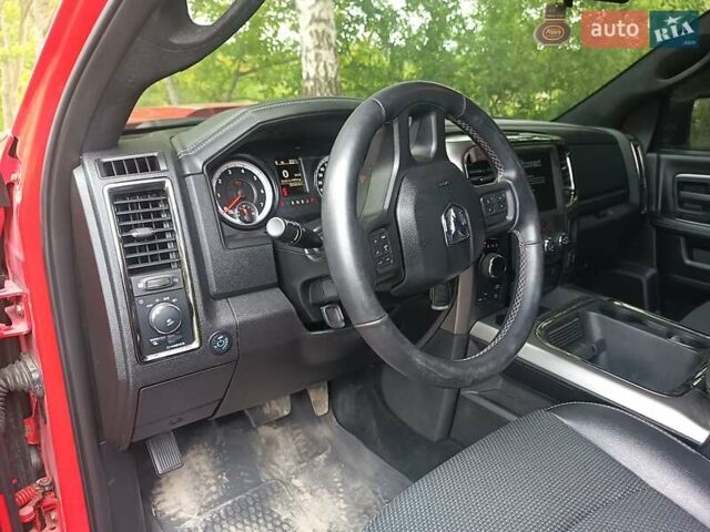Красный Додж RAM 1500, объемом двигателя 5.65 л и пробегом 96 тыс. км за 35000 $, фото 34 на Automoto.ua