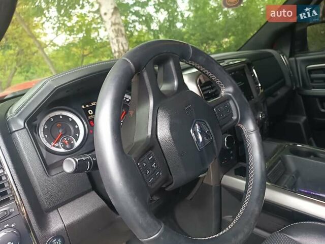 Красный Додж RAM 1500, объемом двигателя 5.65 л и пробегом 96 тыс. км за 35000 $, фото 32 на Automoto.ua