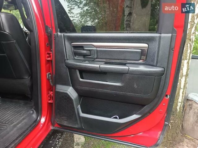 Красный Додж RAM 1500, объемом двигателя 5.65 л и пробегом 96 тыс. км за 35000 $, фото 26 на Automoto.ua