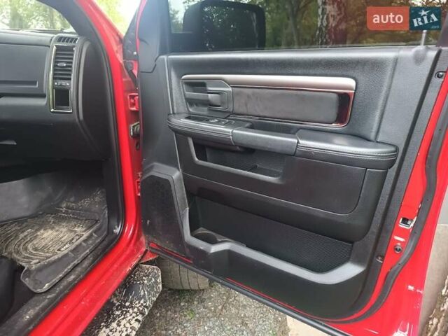 Красный Додж RAM 1500, объемом двигателя 5.65 л и пробегом 96 тыс. км за 35000 $, фото 22 на Automoto.ua