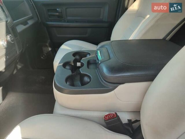 Красный Додж RAM 1500, объемом двигателя 5.65 л и пробегом 117 тыс. км за 25000 $, фото 11 на Automoto.ua