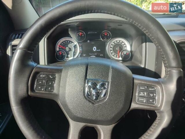 Красный Додж RAM 1500, объемом двигателя 5.65 л и пробегом 117 тыс. км за 25000 $, фото 6 на Automoto.ua