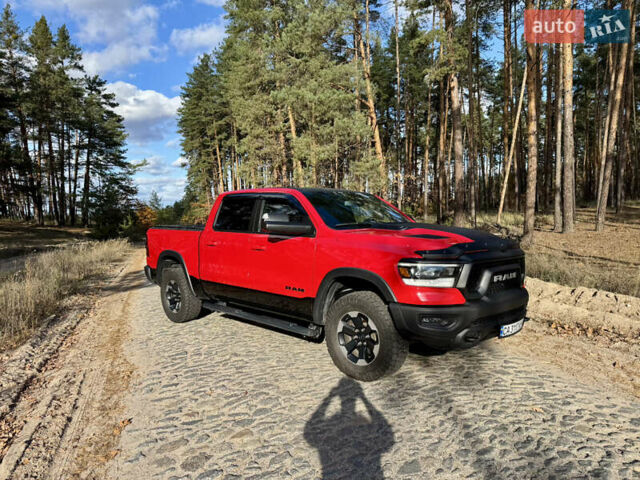 Красный Додж RAM 1500, объемом двигателя 5.65 л и пробегом 200 тыс. км за 39000 $, фото 1 на Automoto.ua