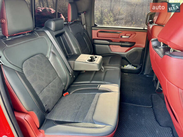 Красный Додж RAM 1500, объемом двигателя 5.65 л и пробегом 200 тыс. км за 39000 $, фото 66 на Automoto.ua