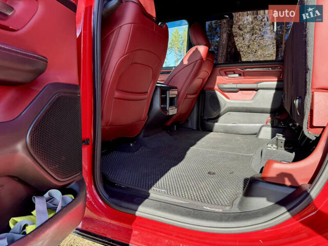 Красный Додж RAM 1500, объемом двигателя 5.65 л и пробегом 200 тыс. км за 39000 $, фото 53 на Automoto.ua