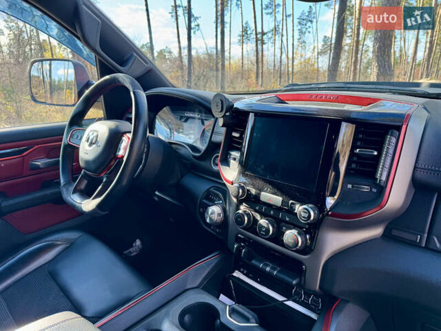 Красный Додж RAM 1500, объемом двигателя 5.65 л и пробегом 200 тыс. км за 39000 $, фото 74 на Automoto.ua
