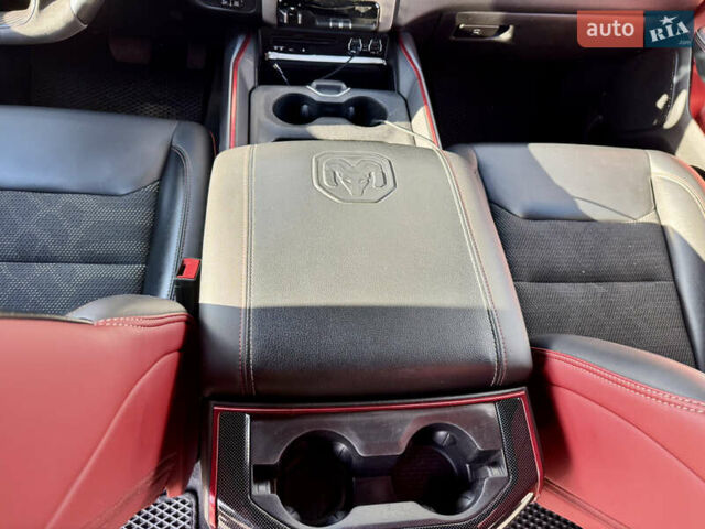 Красный Додж RAM 1500, объемом двигателя 5.65 л и пробегом 200 тыс. км за 39000 $, фото 63 на Automoto.ua