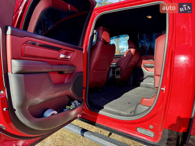 Красный Додж RAM 1500, объемом двигателя 5.65 л и пробегом 200 тыс. км за 39000 $, фото 52 на Automoto.ua