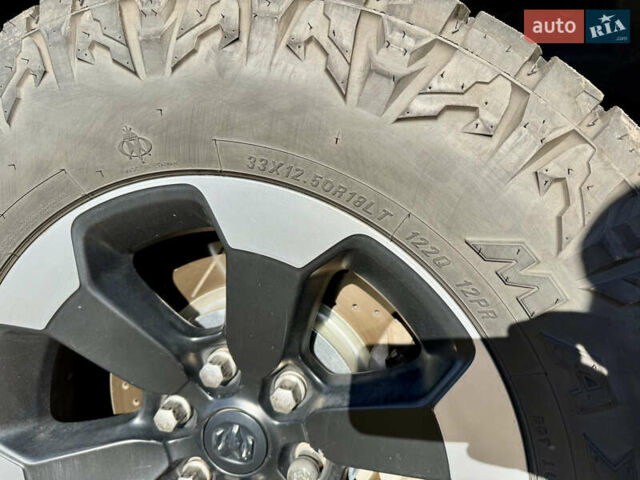 Красный Додж RAM 1500, объемом двигателя 5.65 л и пробегом 200 тыс. км за 39000 $, фото 13 на Automoto.ua