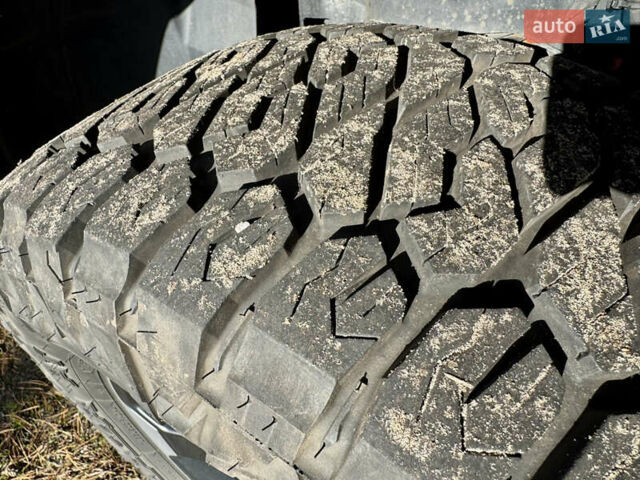 Красный Додж RAM 1500, объемом двигателя 5.65 л и пробегом 200 тыс. км за 39000 $, фото 14 на Automoto.ua