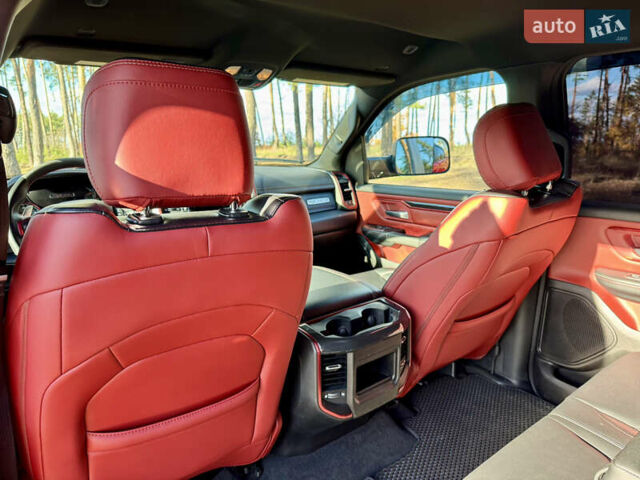 Красный Додж RAM 1500, объемом двигателя 5.65 л и пробегом 200 тыс. км за 39000 $, фото 59 на Automoto.ua