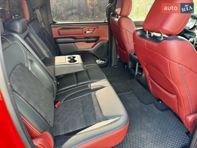 Красный Додж RAM 1500, объемом двигателя 5.65 л и пробегом 200 тыс. км за 39000 $, фото 65 на Automoto.ua