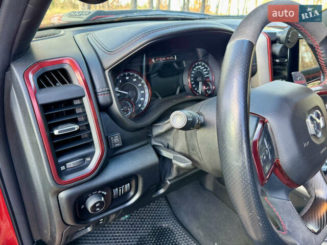 Красный Додж RAM 1500, объемом двигателя 5.65 л и пробегом 200 тыс. км за 39000 $, фото 50 на Automoto.ua