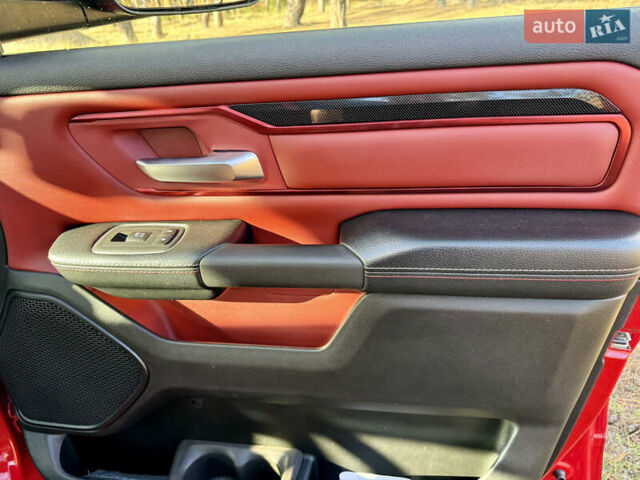 Красный Додж RAM 1500, объемом двигателя 5.65 л и пробегом 200 тыс. км за 39000 $, фото 71 на Automoto.ua