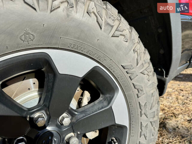 Красный Додж RAM 1500, объемом двигателя 5.65 л и пробегом 200 тыс. км за 39000 $, фото 15 на Automoto.ua