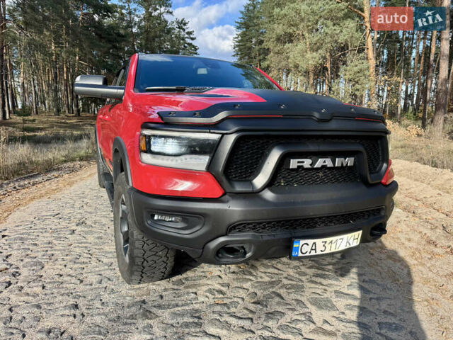 Красный Додж RAM 1500, объемом двигателя 5.65 л и пробегом 200 тыс. км за 39000 $, фото 4 на Automoto.ua