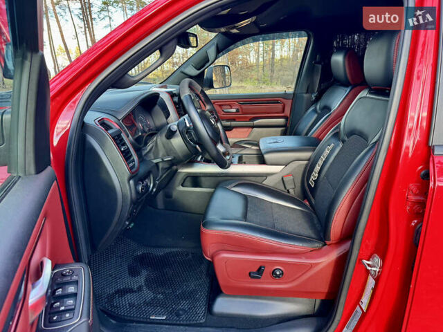 Красный Додж RAM 1500, объемом двигателя 5.65 л и пробегом 200 тыс. км за 39000 $, фото 46 на Automoto.ua