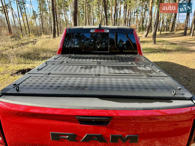 Красный Додж RAM 1500, объемом двигателя 5.65 л и пробегом 200 тыс. км за 39000 $, фото 19 на Automoto.ua