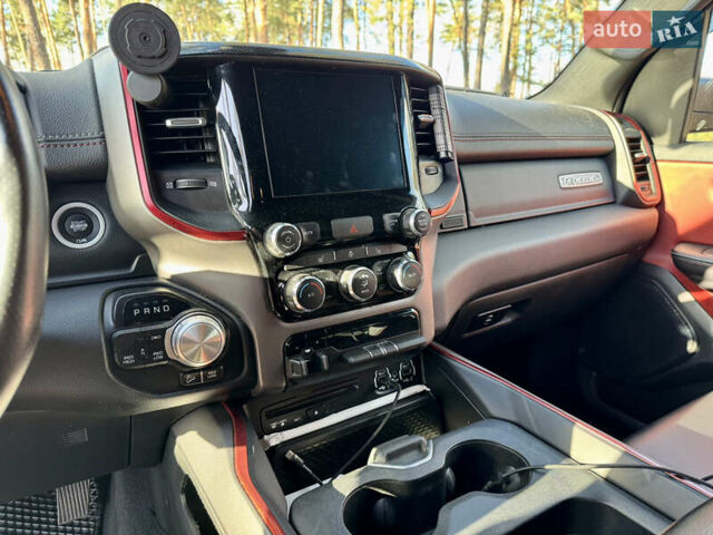 Красный Додж RAM 1500, объемом двигателя 5.65 л и пробегом 200 тыс. км за 39000 $, фото 79 на Automoto.ua