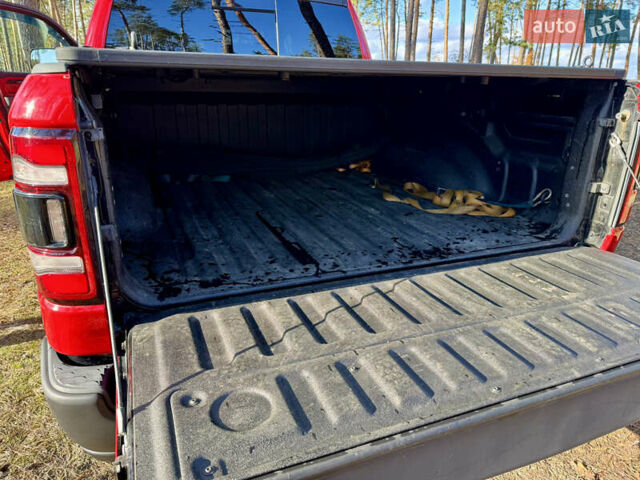 Красный Додж RAM 1500, объемом двигателя 5.65 л и пробегом 200 тыс. км за 39000 $, фото 81 на Automoto.ua