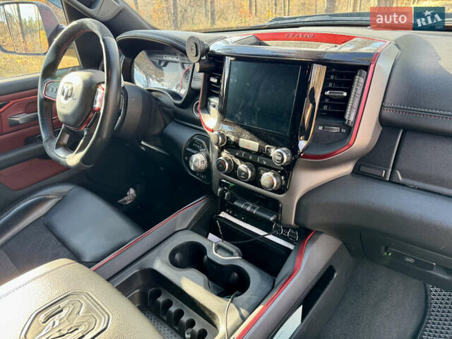 Красный Додж RAM 1500, объемом двигателя 5.65 л и пробегом 200 тыс. км за 39000 $, фото 75 на Automoto.ua