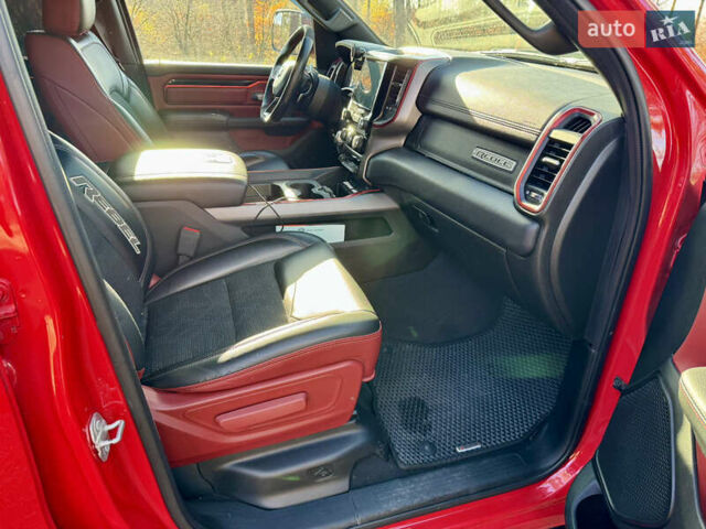 Красный Додж RAM 1500, объемом двигателя 5.65 л и пробегом 200 тыс. км за 39000 $, фото 69 на Automoto.ua