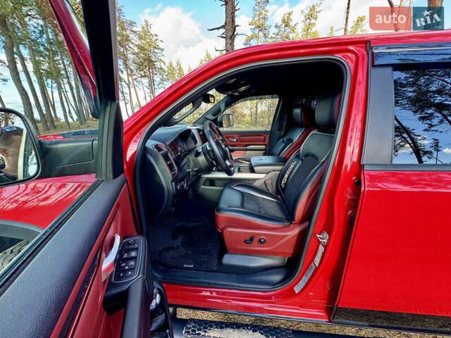 Красный Додж RAM 1500, объемом двигателя 5.65 л и пробегом 200 тыс. км за 39000 $, фото 45 на Automoto.ua