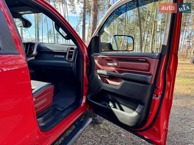 Красный Додж RAM 1500, объемом двигателя 5.65 л и пробегом 200 тыс. км за 39000 $, фото 68 на Automoto.ua