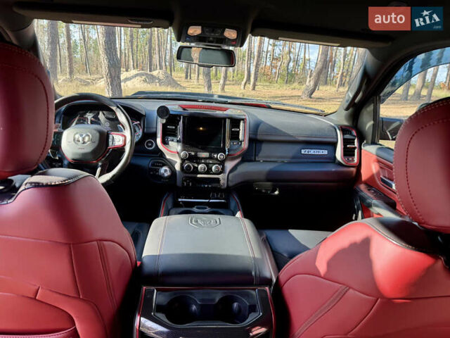Красный Додж RAM 1500, объемом двигателя 5.65 л и пробегом 200 тыс. км за 39000 $, фото 60 на Automoto.ua