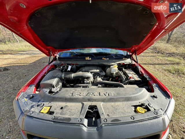 Красный Додж RAM 1500, объемом двигателя 5.65 л и пробегом 200 тыс. км за 39000 $, фото 39 на Automoto.ua