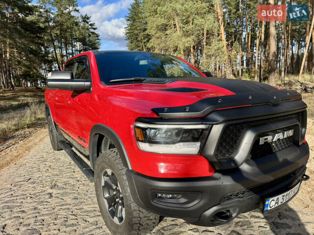 Красный Додж RAM 1500, объемом двигателя 5.65 л и пробегом 200 тыс. км за 39000 $, фото 5 на Automoto.ua