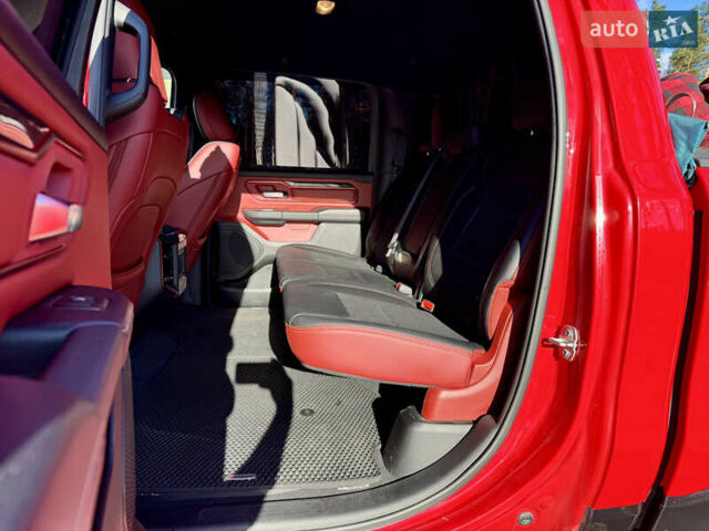 Красный Додж RAM 1500, объемом двигателя 5.65 л и пробегом 200 тыс. км за 39000 $, фото 54 на Automoto.ua