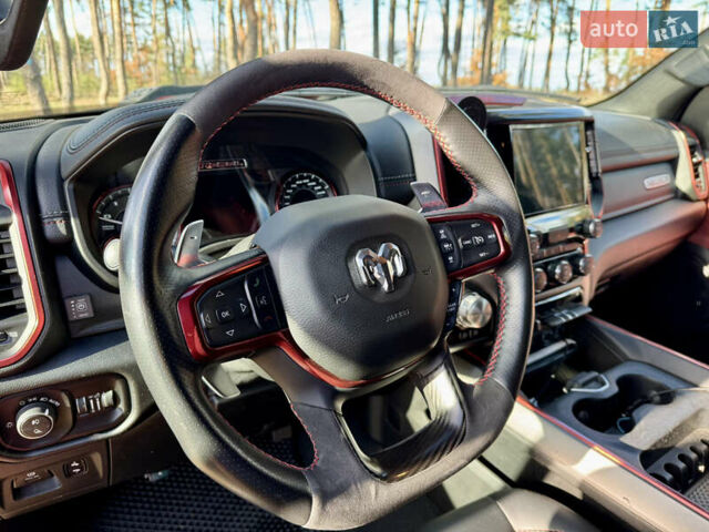 Красный Додж RAM 1500, объемом двигателя 5.65 л и пробегом 200 тыс. км за 39000 $, фото 51 на Automoto.ua