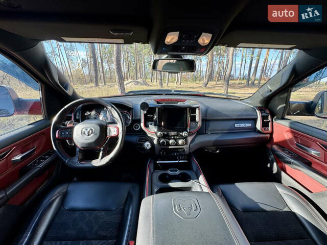 Красный Додж RAM 1500, объемом двигателя 5.65 л и пробегом 200 тыс. км за 39000 $, фото 61 на Automoto.ua